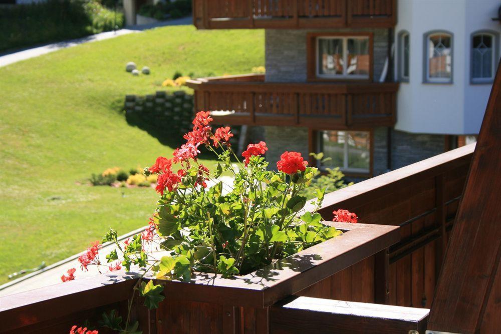 Berghof Garni - The Dom Collection Bed and Breakfast Saas Fee Exteriör bild
