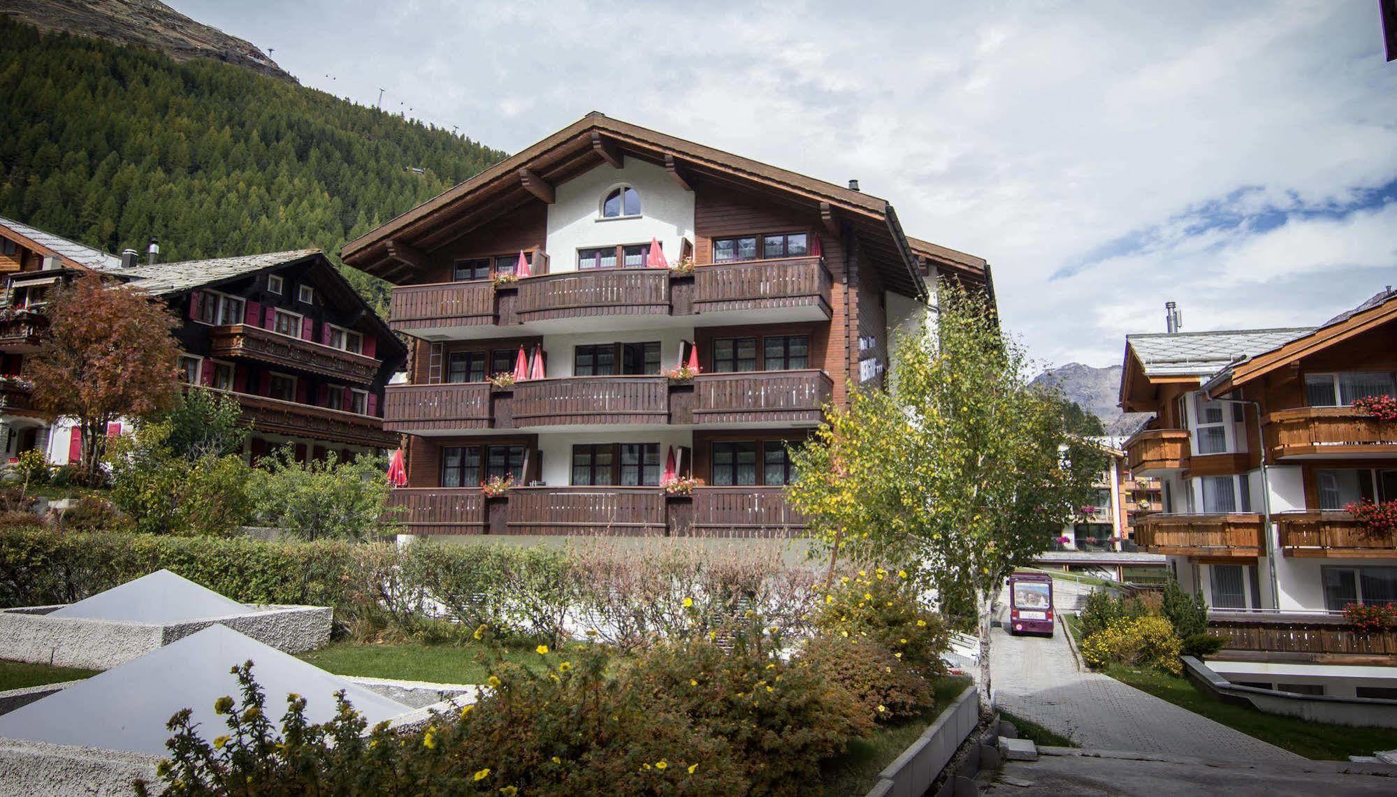 Berghof Garni - The Dom Collection Bed and Breakfast Saas Fee Exteriör bild