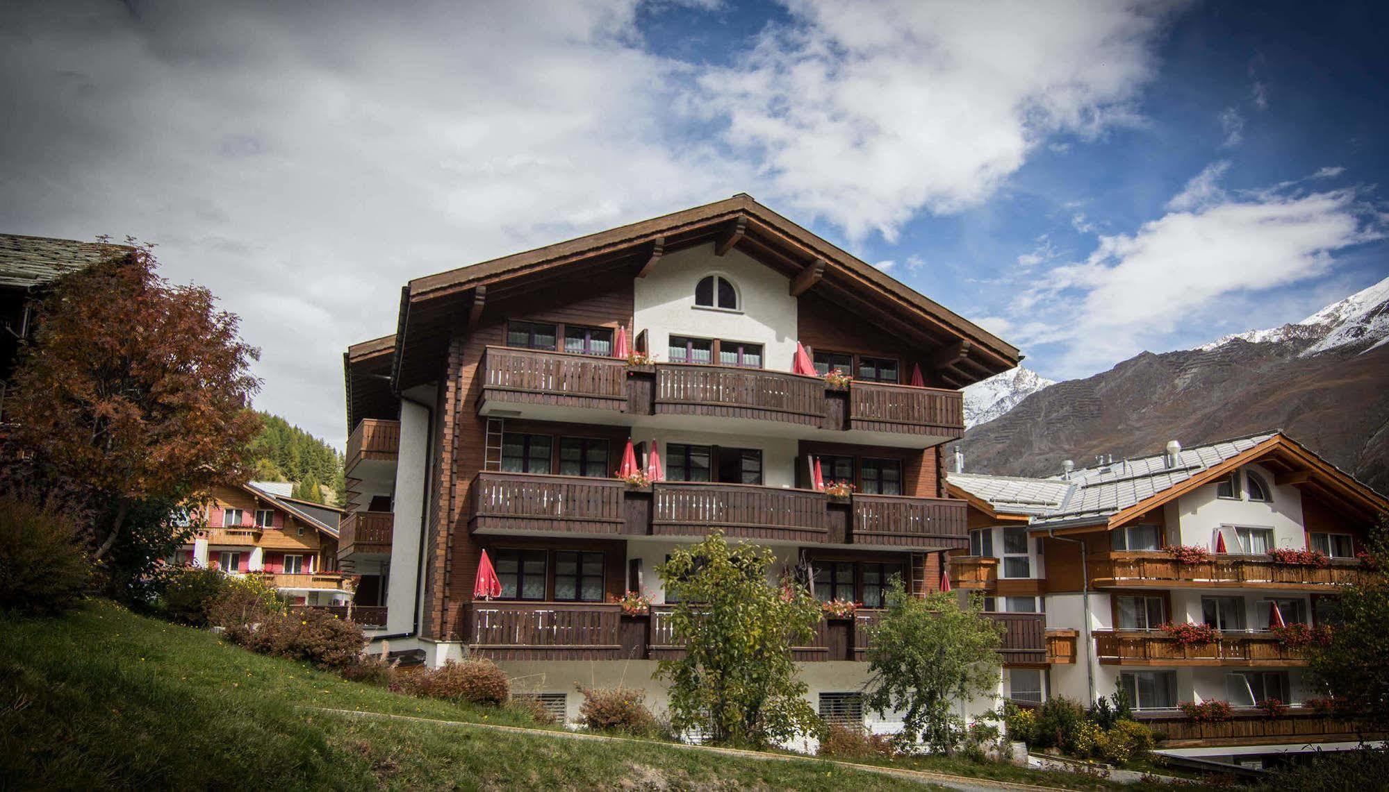 Berghof Garni - The Dom Collection Bed and Breakfast Saas Fee Exteriör bild
